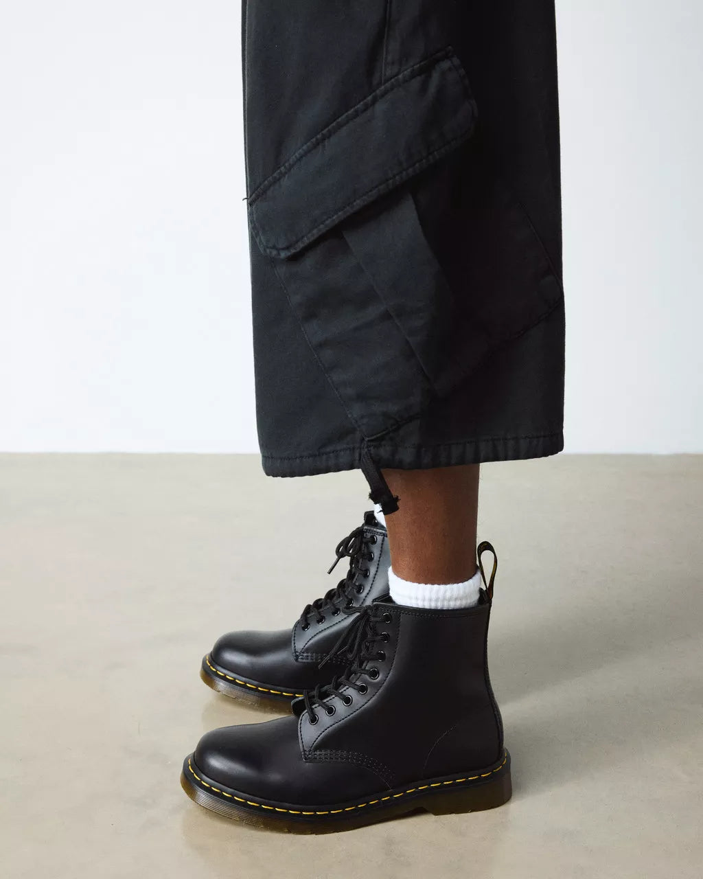 DR. MARTENS ANFIBIO 1460 BLACK SMOOTH ICONICO
