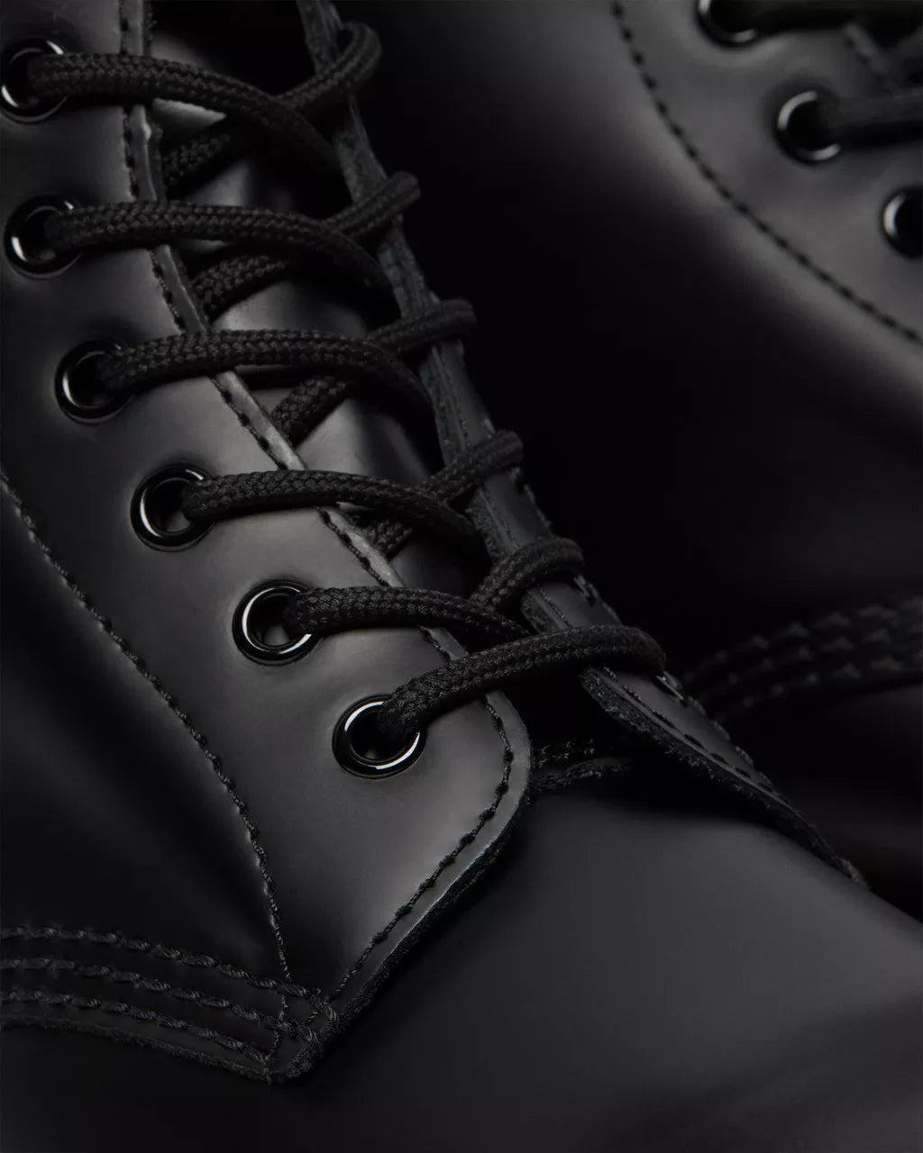 DR. MARTENS ANFIBIO 1460 BLACK SMOOTH ICONICO
