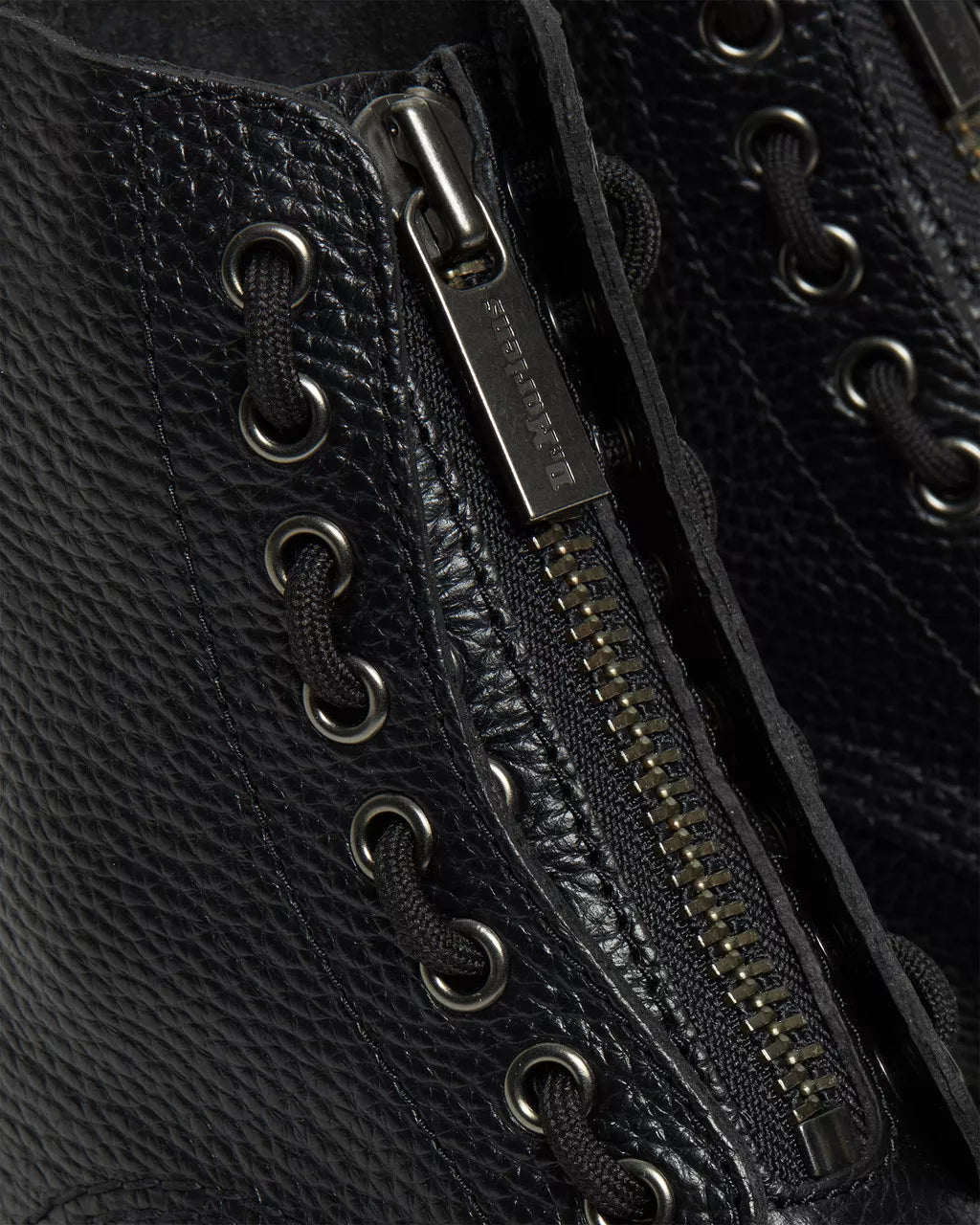 DR. MARTENS ANFIBIO PLATFORM NAPPA SINCLAIR NERO