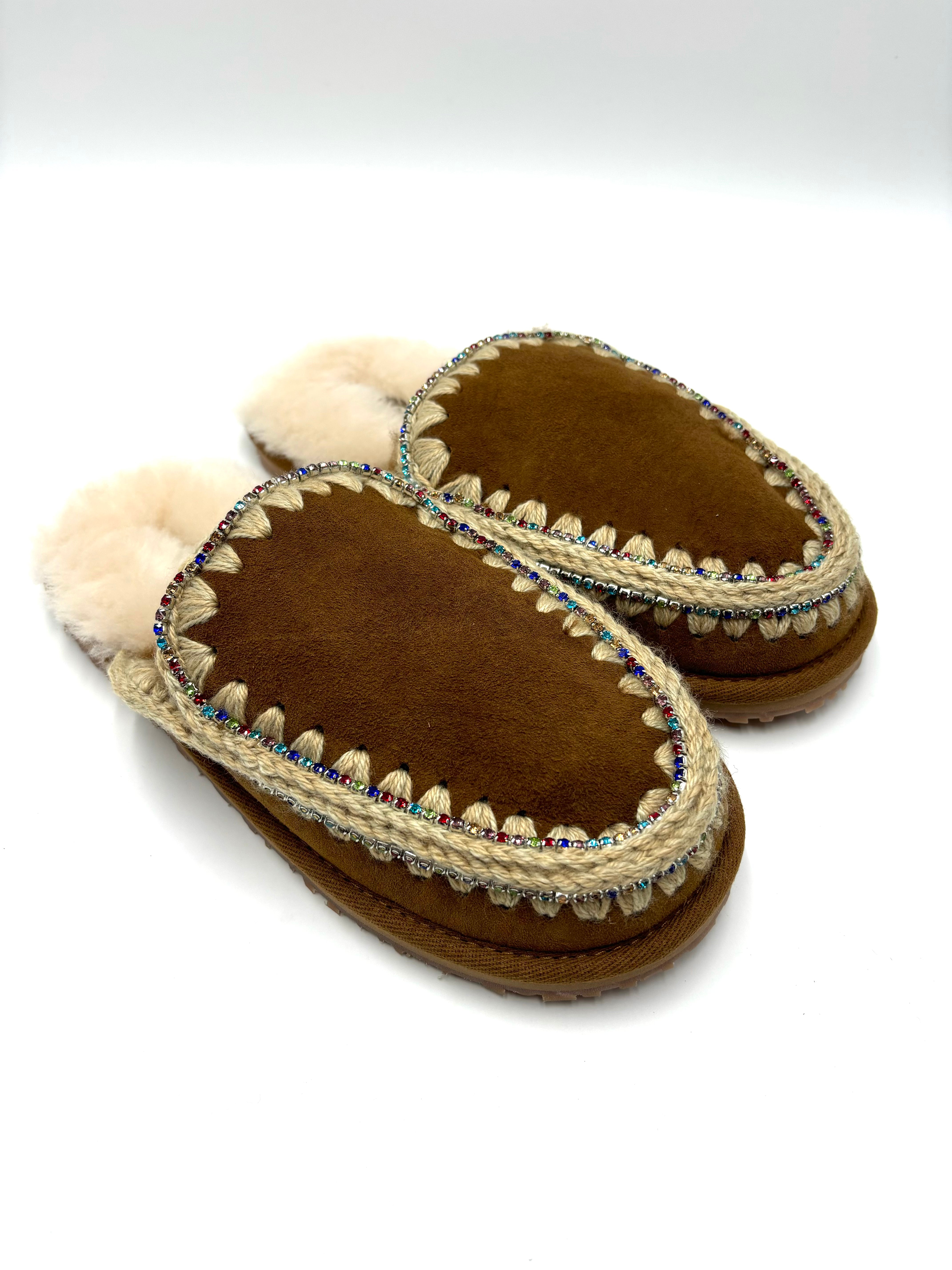MOU SUEDE ESKIMO SLIPPER RHINESTONES COG CHESTNUT