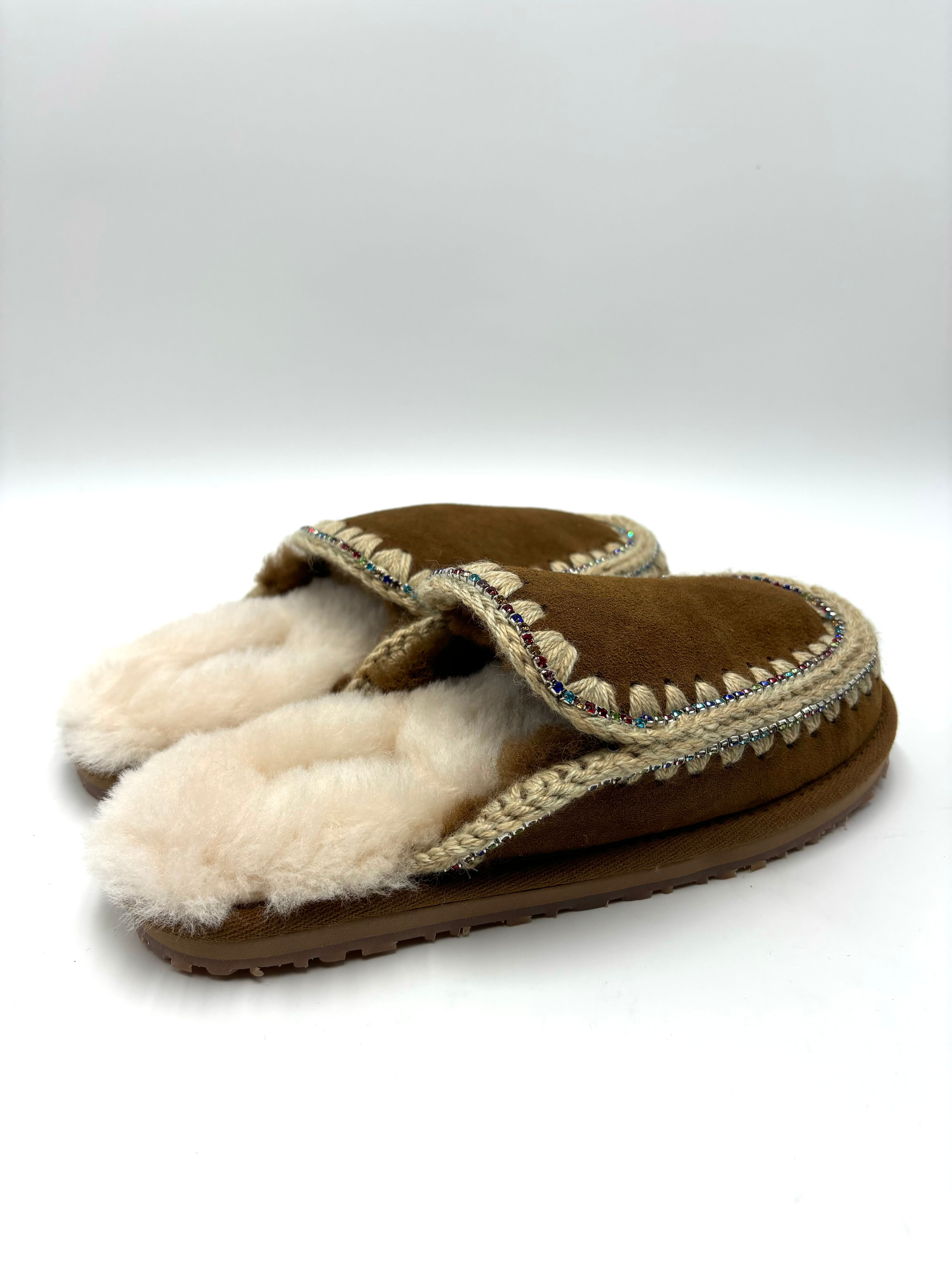 MOU SUEDE ESKIMO SLIPPER RHINESTONES COG CHESTNUT