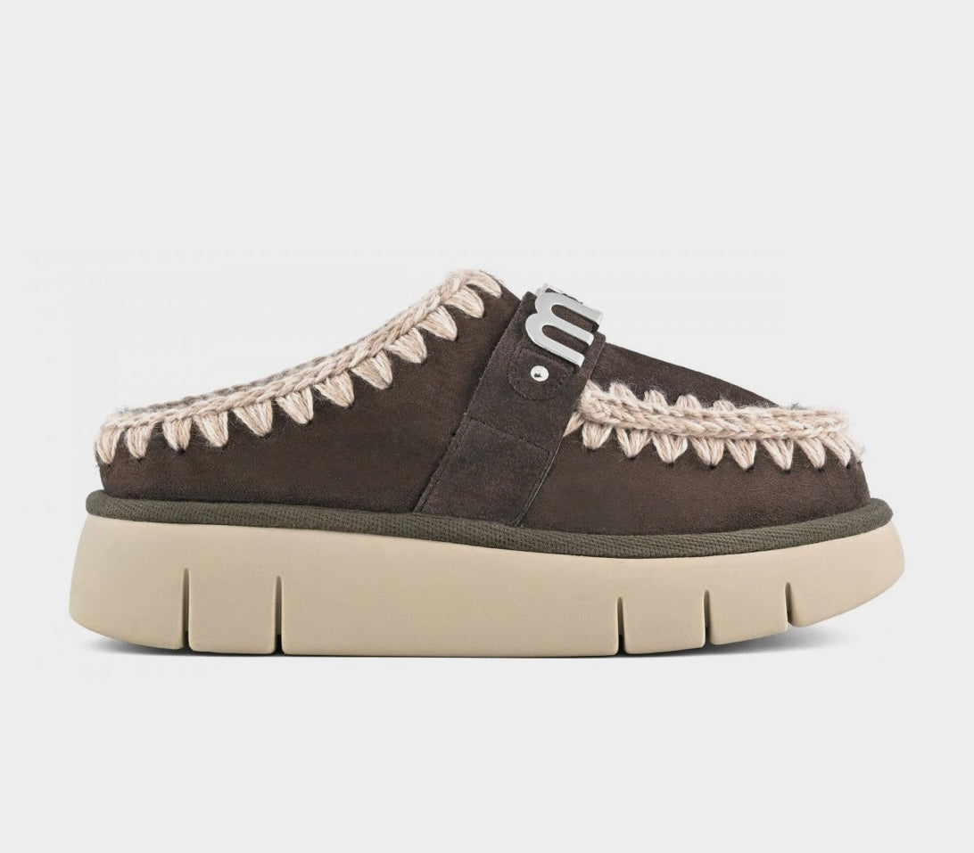 MOU BOUNCE CLOG METAL LOGO MOCHA